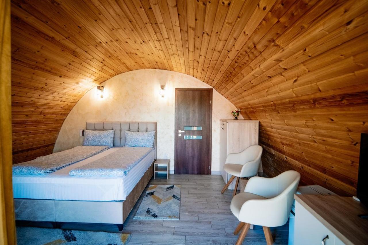 Montana Garden Hotell Răşinari Exteriör bild