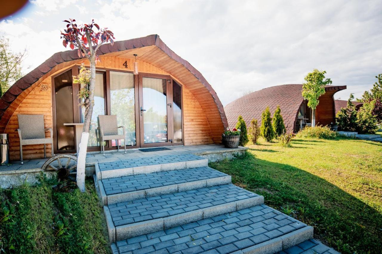 Montana Garden Hotell Răşinari Exteriör bild