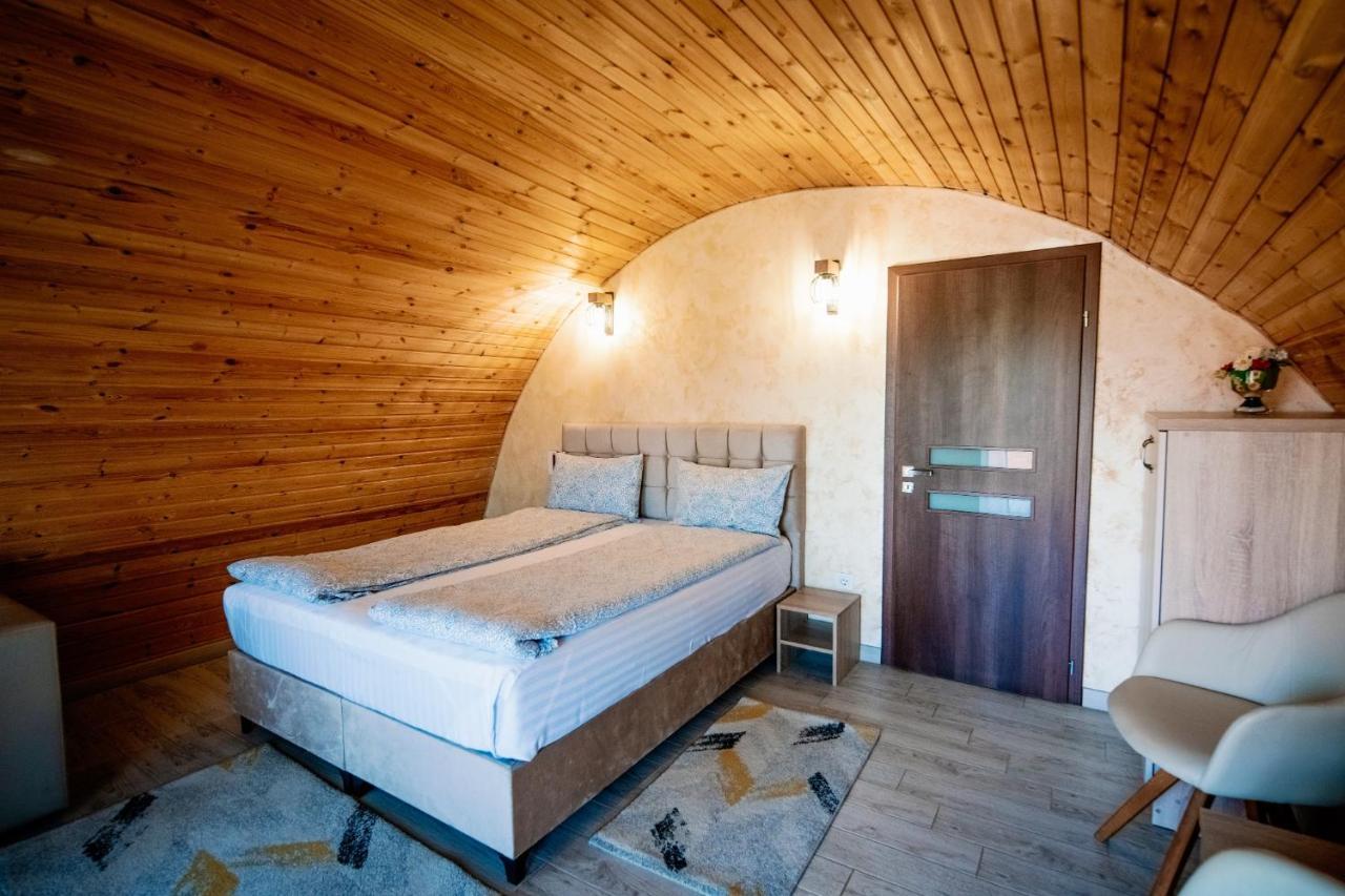 Montana Garden Hotell Răşinari Exteriör bild