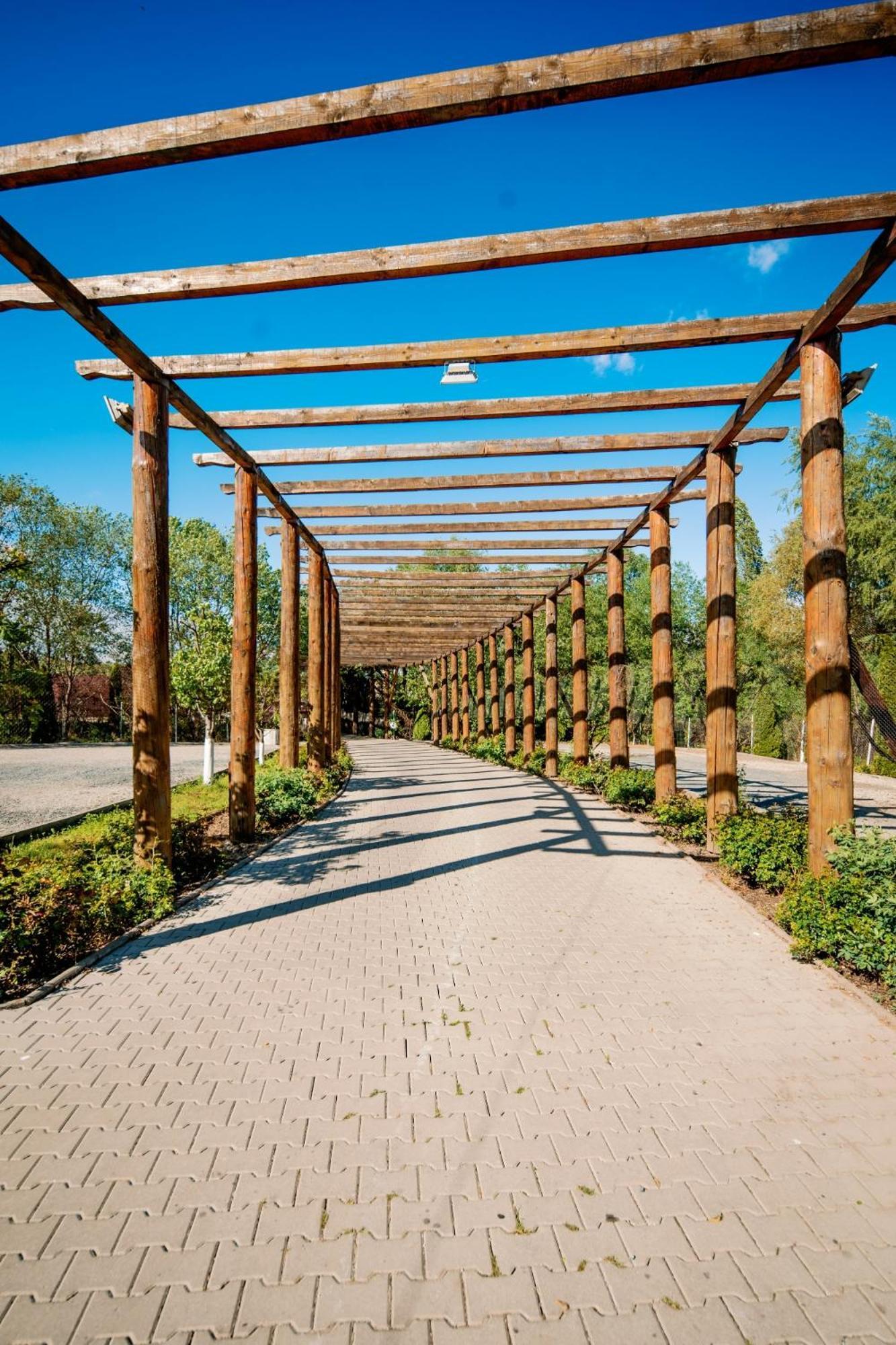 Montana Garden Hotell Răşinari Exteriör bild